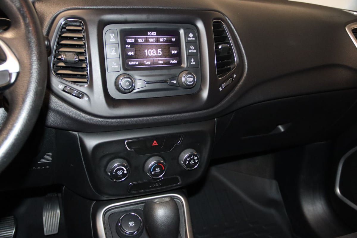 Used 2018 Jeep Compass Sport AWD/4WD image 38