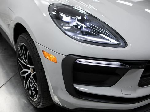 Certified 2025 Porsche Macan image 12