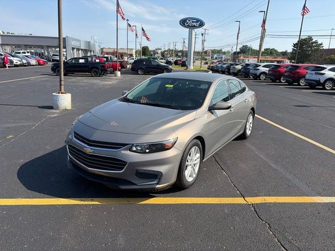 Used 2017 Chevrolet Malibu LT FWD image 1