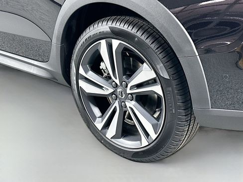 New 2026 Volvo V60 B5 Cross Country Plus w/ Protection Package Premier AWD/4WD image 9