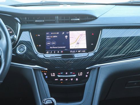 Used 2023 Cadillac XT6 Premium Luxury image 14