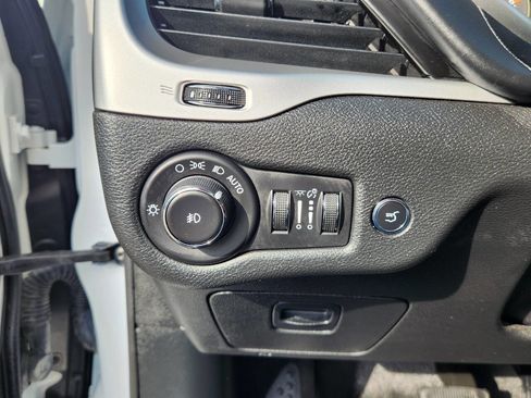 Used 2017 Jeep Cherokee Overland w/ Technology Group image 21