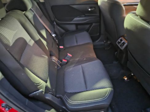 Used 2019 Mitsubishi Outlander ES FWD image 11