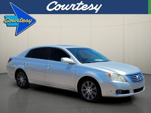 Used 2010 Toyota Avalon XLS FWD image 1