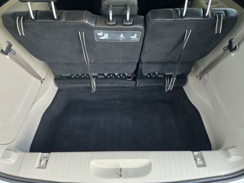 Used 2018 Chrysler Pacifica Touring-L image 18