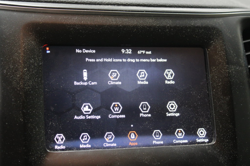 Used 2020 Jeep Cherokee Latitude FWD image 23