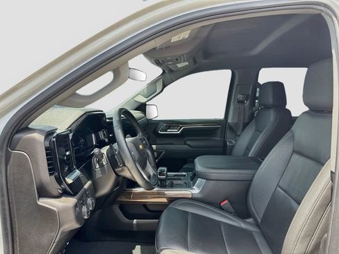 Used 2024 Chevrolet Silverado 1500 LT w/ Z71 Off-Road Package AWD/4WD image 10