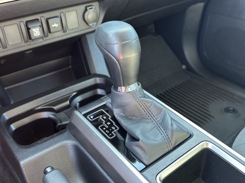 Used 2023 Toyota Tacoma TRD Off-Road image 31