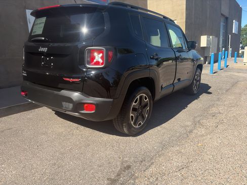 Used 2017 Jeep Renegade Trailhawk AWD/4WD image 18