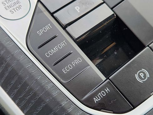 Used 2025 BMW 330i xDrive Sedan w/ M Sport Package image 25