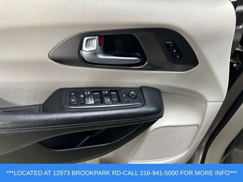 Used 2018 Chrysler Pacifica Limited FWD image 8