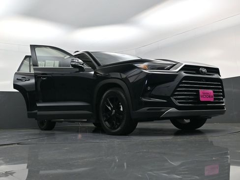 Used 2025 Toyota Grand Highlander AWD image 29