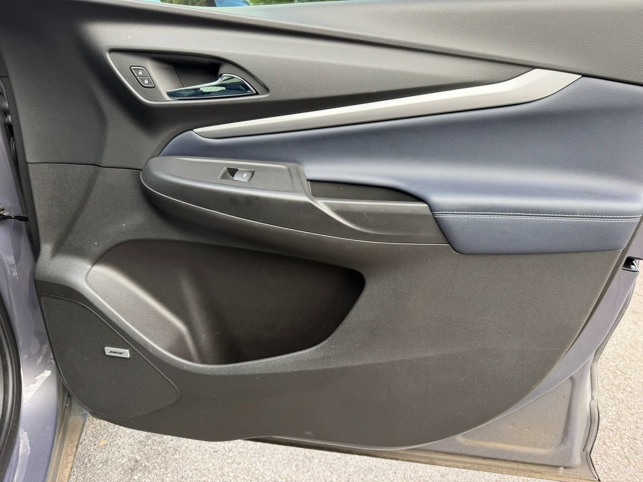 Used 2022 Chevrolet Bolt EUV Premier w/ Sun & Sound Package FWD image 32