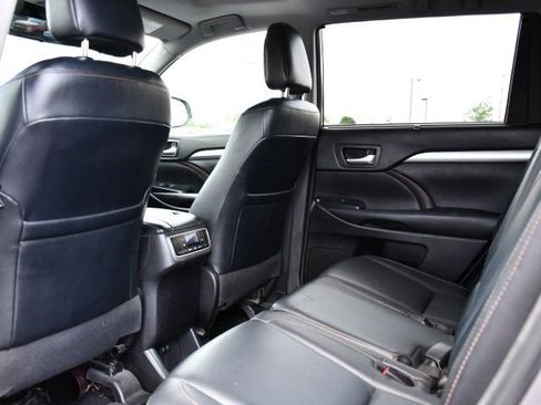 Used 2018 Toyota Highlander XLE AWD/4WD image 21