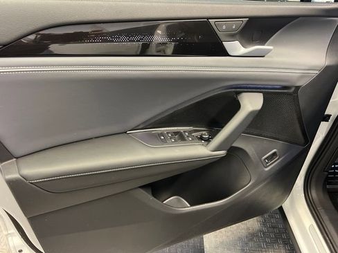 New 2026 Volkswagen Tiguan SEL R-Line AWD/4WD image 5