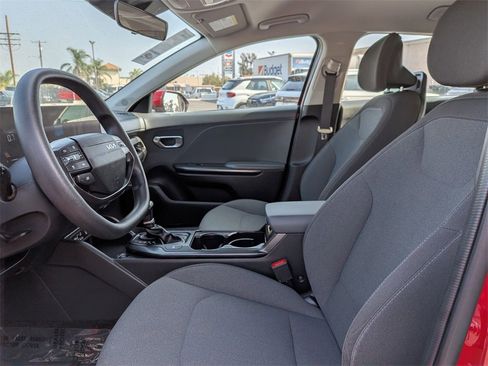 Used 2025 Kia K4 LXS image 16
