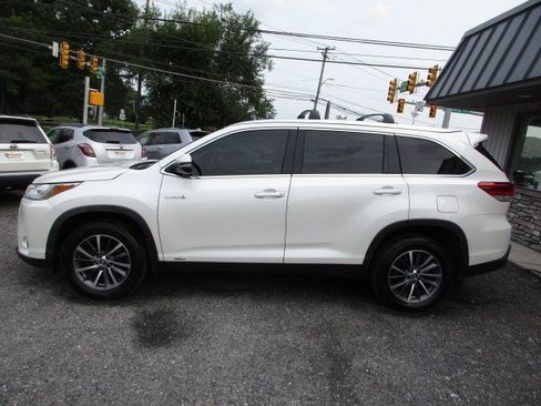 Used 2019 Toyota Highlander XLE AWD/4WD image 5