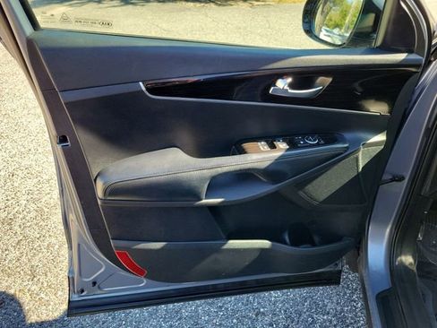 Used 2020 Kia Sorento LX image 9