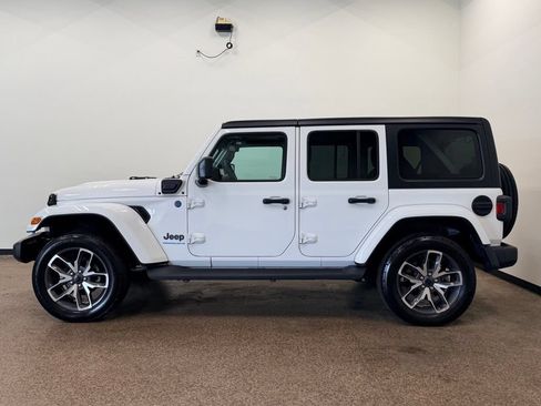 Used 2024 Jeep Wrangler Unlimited w/ Convenience Group AWD/4WD image 2