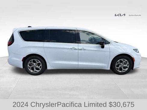 Used 2024 Chrysler Pacifica Limited FWD image 9