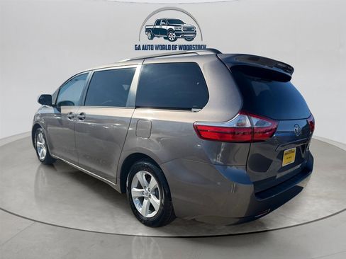 Used 2016 Toyota Sienna LE image 8