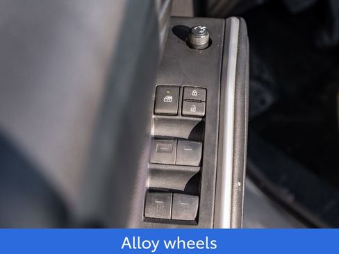 Used 2024 Toyota Highlander LE image 19