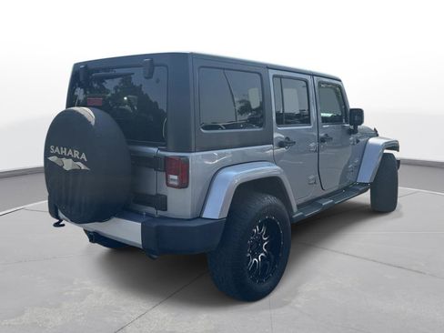 Used 2015 Jeep Wrangler Unlimited Sahara w/ Connectivity Group AWD/4WD image 6