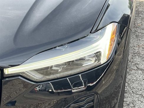 Used 2024 Volvo XC60 B5 Plus image 9