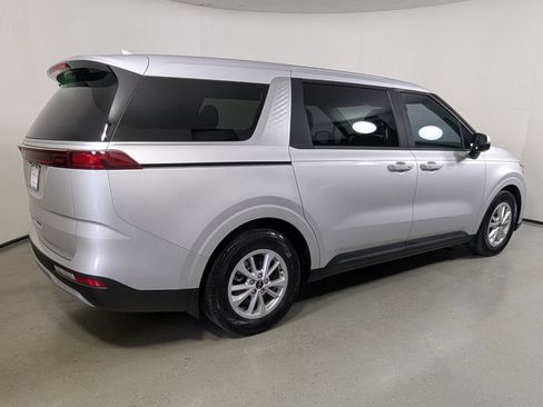Used 2022 Kia Carnival LX FWD image 6