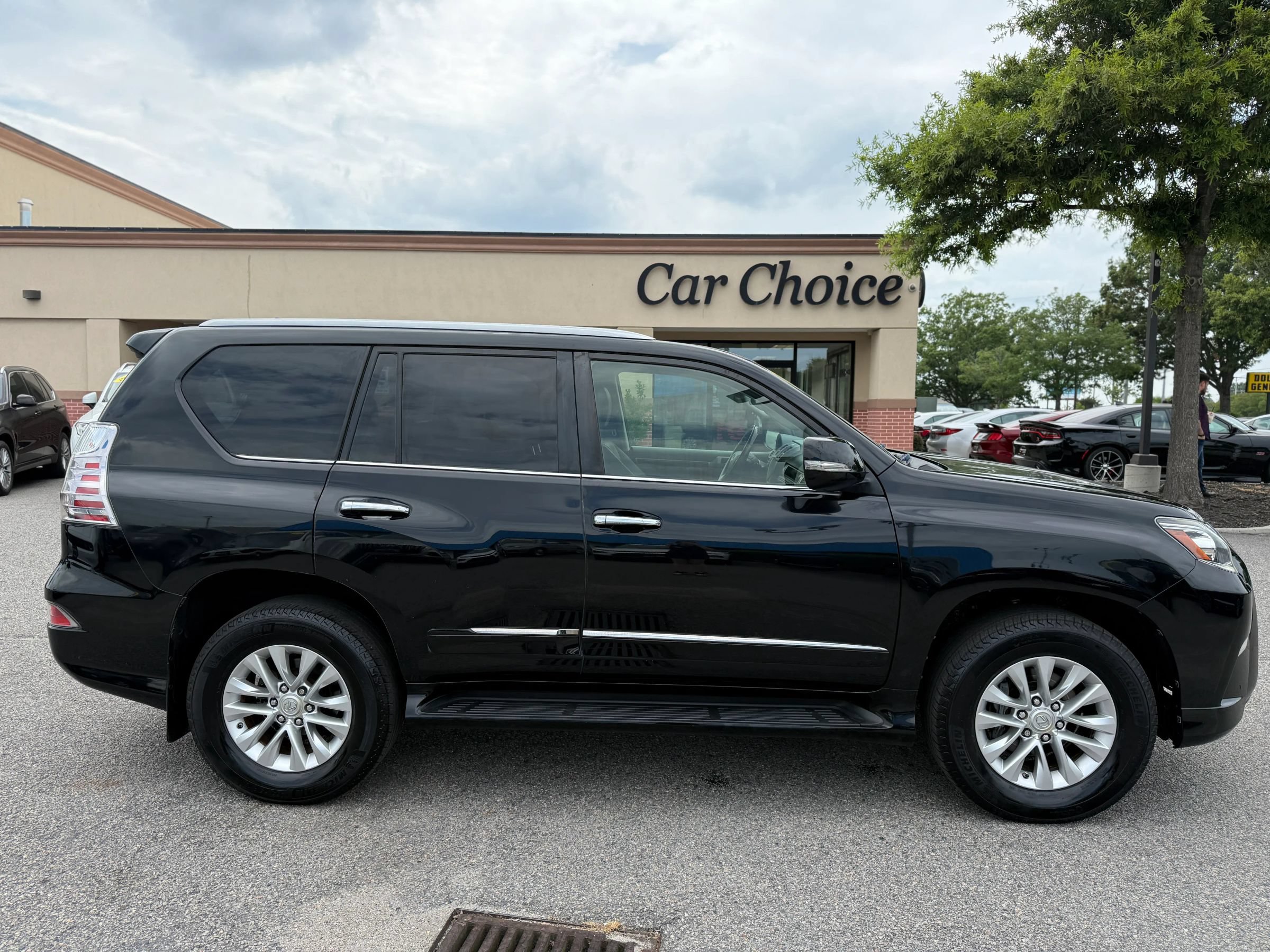 Used 2018 Lexus GX 460 Premium w/ Premium Package AWD/4WD image 7