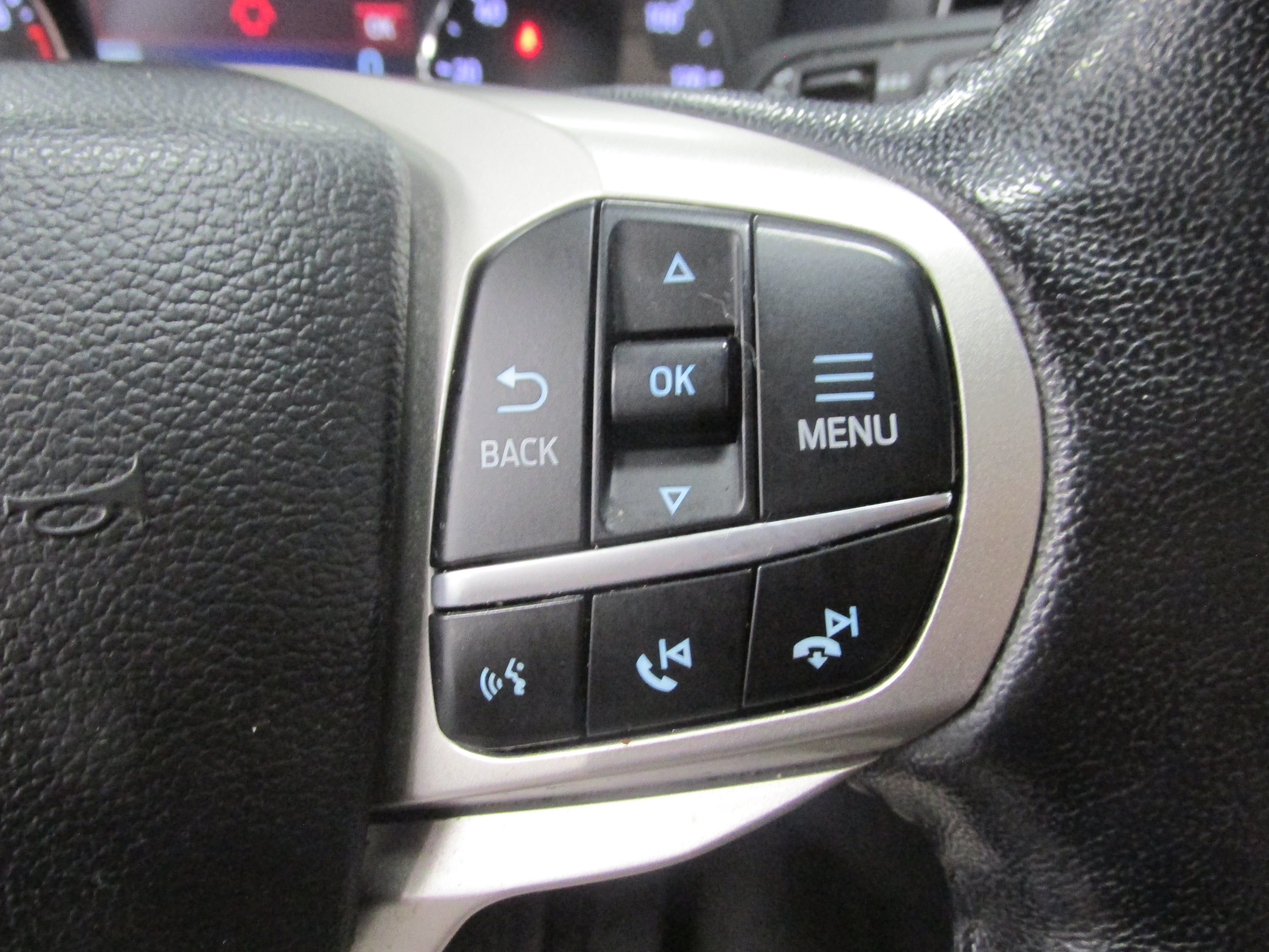 Certified 2022 Ford Explorer XLT w/ Equipment Group 202A AWD/4WD image 37