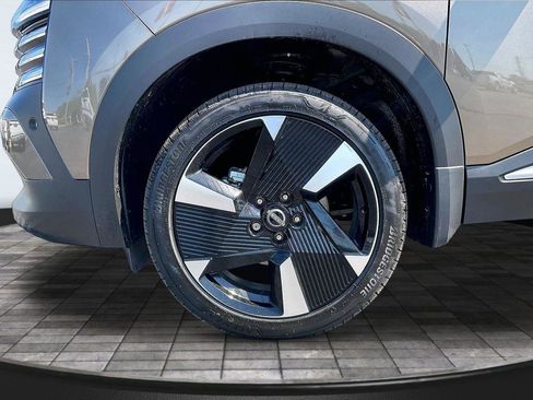 New 2026 Nissan Kicks SR FWD image 12