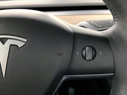 Used 2024 Tesla Model Y 2WD image 24