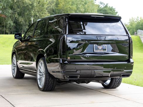 Used 2026 Cadillac Escalade Sport w/ Touring Package AWD/4WD image 17