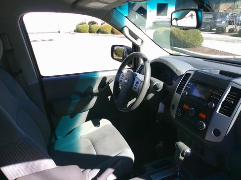 Used 2013 Nissan Frontier SV w/ SV Value Truck Pkg image 32