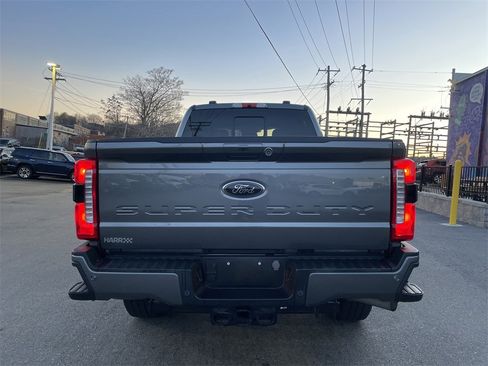 Used 2023 Ford F250 Lariat w/ Black Appearance Package image 4
