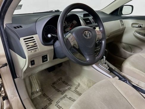 Used 2013 Toyota Corolla LE image 11