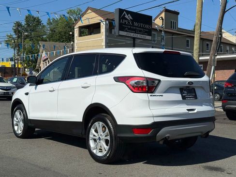 Used 2017 Ford Escape SE image 5
