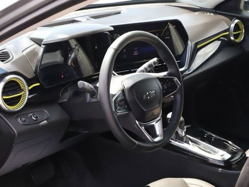 Used 2025 Chevrolet Trax ACTIV w/ Driver Confidence Package image 12