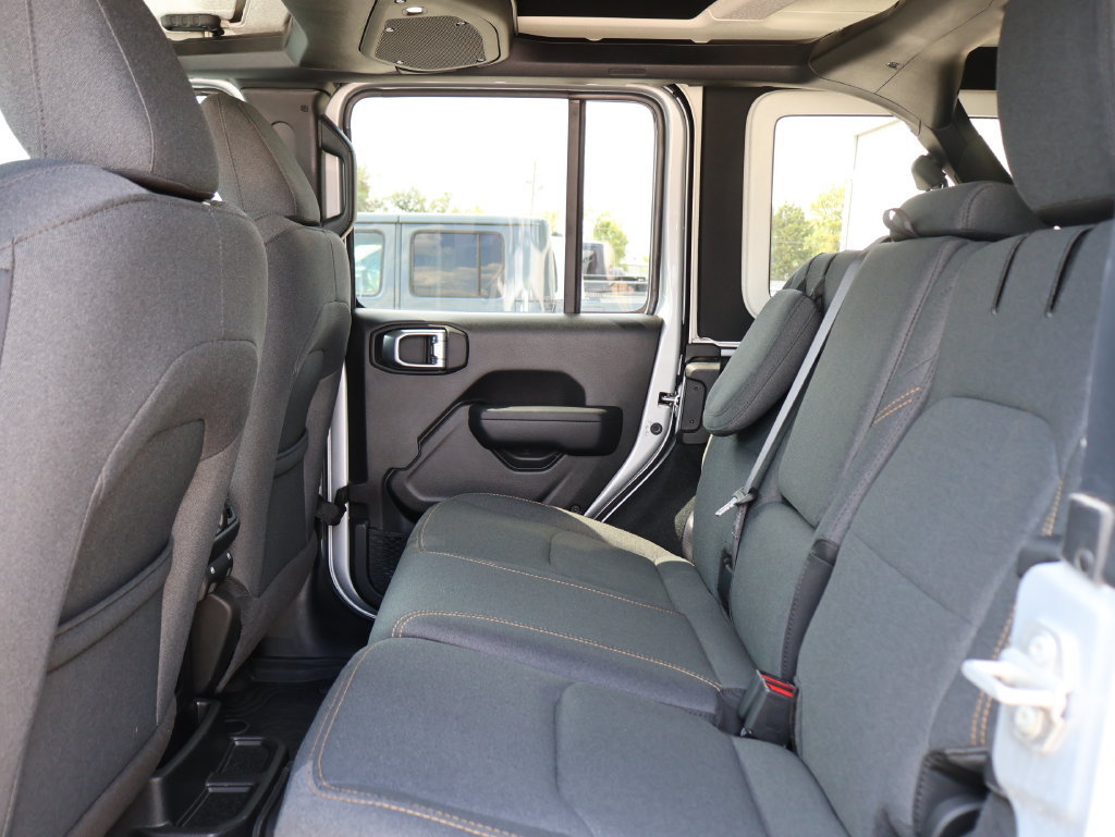 Used 2024 Jeep Wrangler Unlimited AWD/4WD image 16