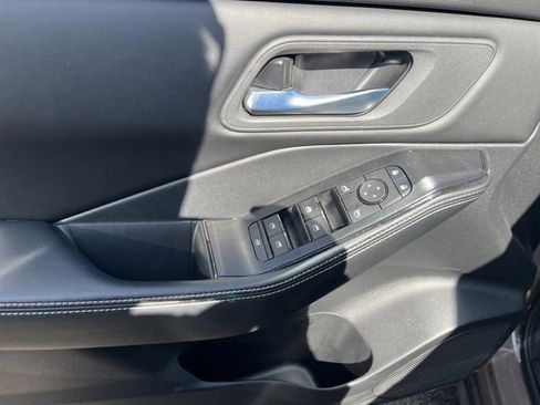 Certified 2025 Nissan Rogue SV image 7