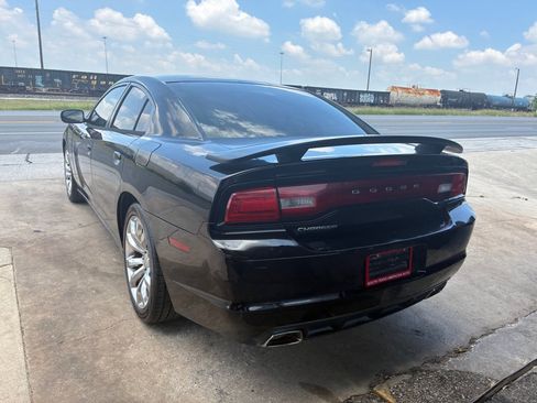 Used 2012 Dodge Charger SE RWD image 19
