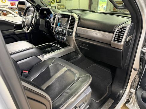 Used 2018 Ford F250 Platinum w/ Platinum Ultimate Package AWD/4WD image 19