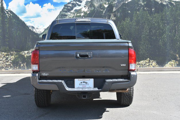 Certified 2017 Toyota Tacoma TRD Off-Road w/ Premium & Technology Package AWD/4WD image 10