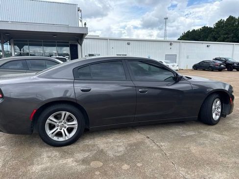 Used 2021 Dodge Charger SXT w/ Leather Interior Group RWD image 5