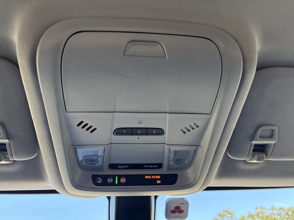 Used 2018 Chevrolet Equinox LT FWD image 19