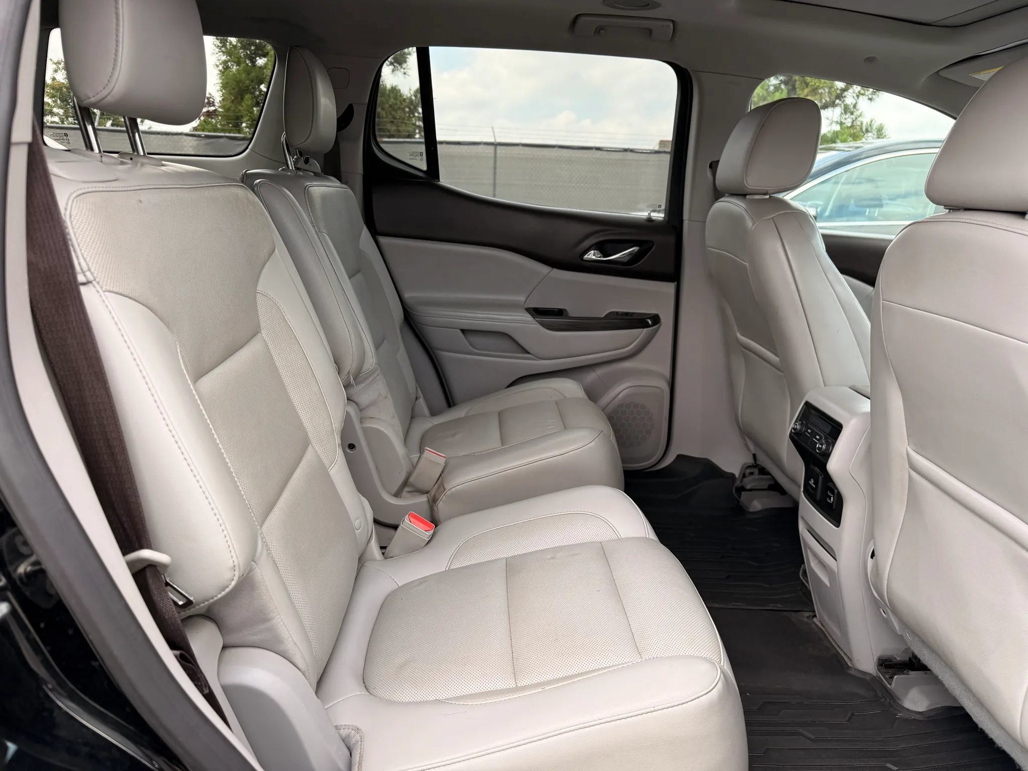 Used 2017 GMC Acadia SLT w/ LPO, Black Accent Package FWD image 19