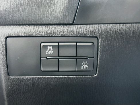 Used 2018 MAZDA MAZDA3 Touring FWD image 17