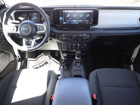 Used 2024 Jeep Wrangler Unlimited Sahara AWD/4WD image 19