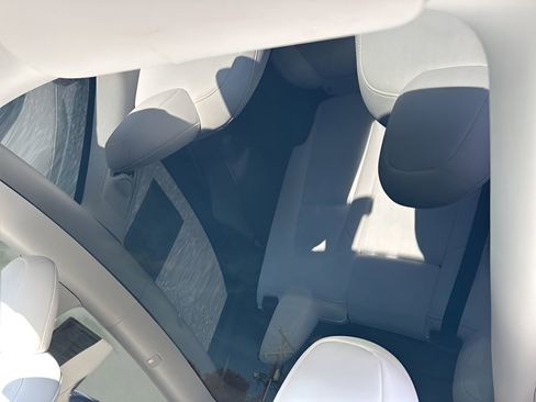 Used 2023 Tesla Model Y Performance image 11